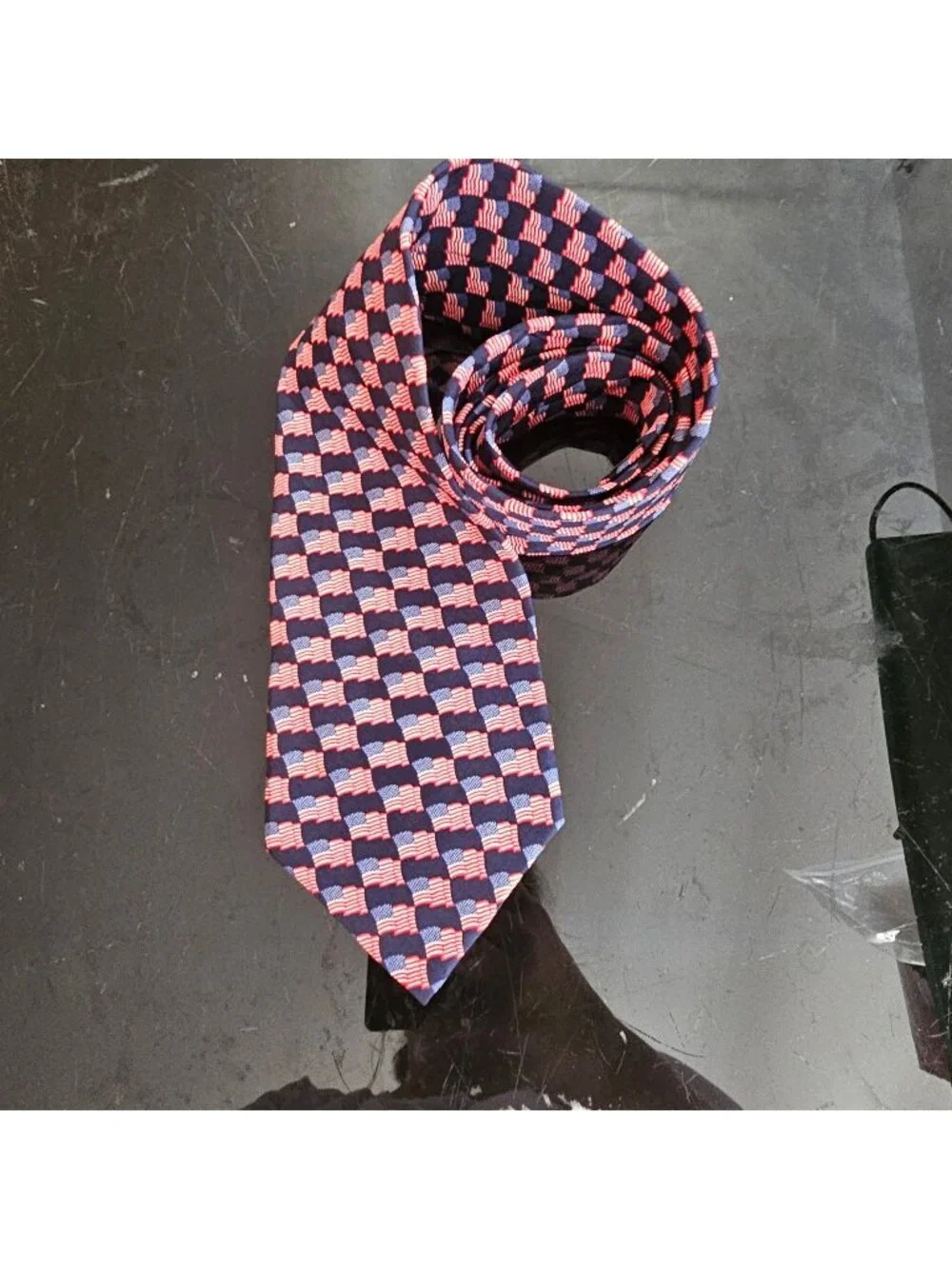 Van Heusen American Flag Silk Tie Navy & Red Patriotic Design Mens Accessory